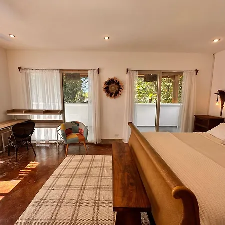 Curiol Boutique Hotel & Lounge