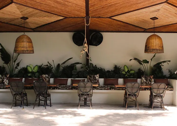 Curiol Boutique & Lounge 3*