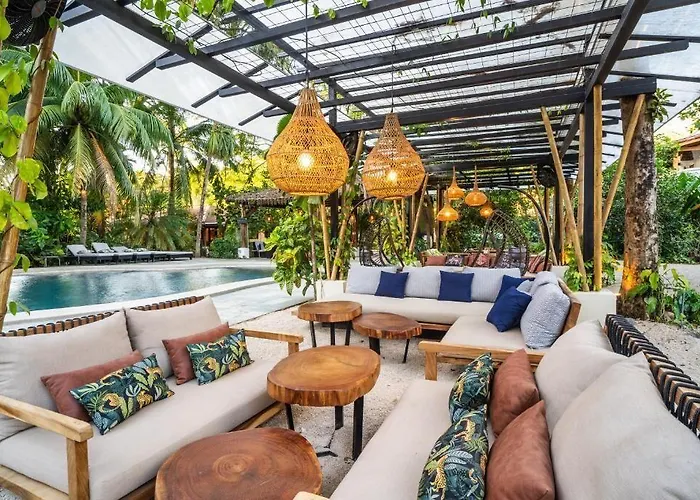 Curiol Boutique & Lounge Hotel 3*